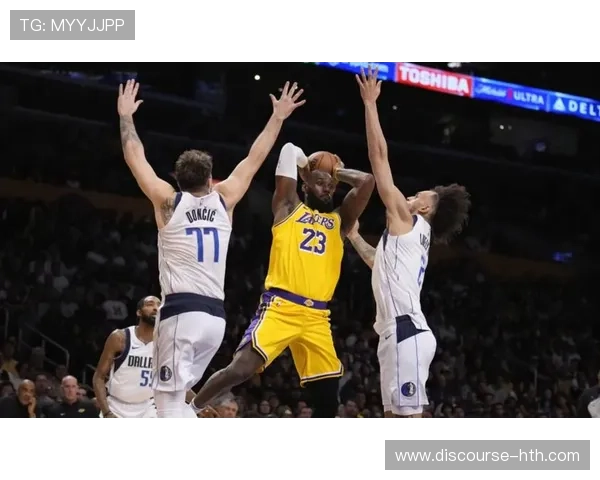 湖人队大逆转胜勇士 詹姆斯砍下30分带领球队挺进西部决赛